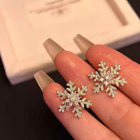Schneeflocke Ohrstecker Kupfer Vergoldet Mit Funkelnden Zirkonia Elegante Winter Mode Schmuck Für Damen