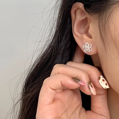 Holle Bloem Oorknopjes Koper Zilverkleur Zachte Kant Textuur Zoet Elegant Minimalistisch Sieraden Voor Vrouwen