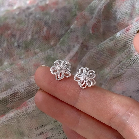 Holle Bloem Oorknopjes Koper Zilverkleur Zachte Kant Textuur Zoet Elegant Minimalistisch Sieraden Voor Vrouwen