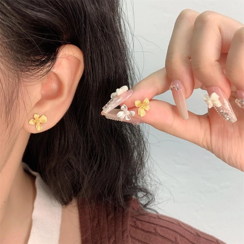Minimalistische Gardenien Blumen Ohrstecker Kupfer Matt Gold Elegant Vintage Ästhetik Blumenschmuck Für Frauen