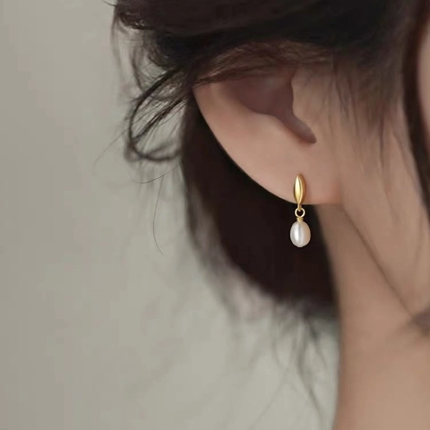 Elegante Waterdruppel Kunstparel Hangoorbellen Voor Dames Minimalistische Verkoperde Oorknopjes Luxe Sieraden