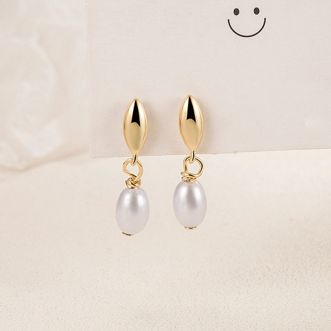 Elegante Waterdruppel Kunstparel Hangoorbellen Voor Dames Minimalistische Verkoperde Oorknopjes Luxe Sieraden