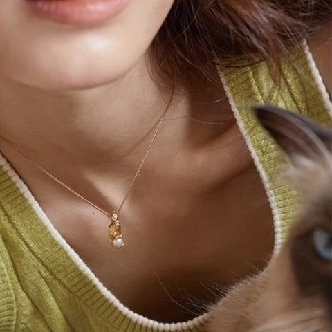 Lindo Collar Con Colgante De Gatito Dorado Con Perla Artificial De Imitación Y Cuello De Circón Cadena De Cobre Joyas Para Mujer