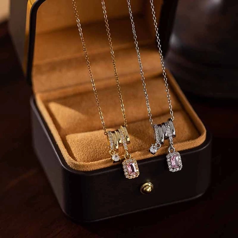 Fashion Titanium Steel Clavicle Necklace With Copper Circular Ring And Rectangular Pink Zircon Sugar Cube Pendant