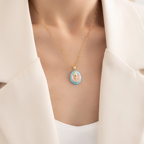 Collier Pendentif Ovale Vintage Français Motif Rose En Relief Émail Bleu Rose Acier Titane Cuivre Élégant Femmes