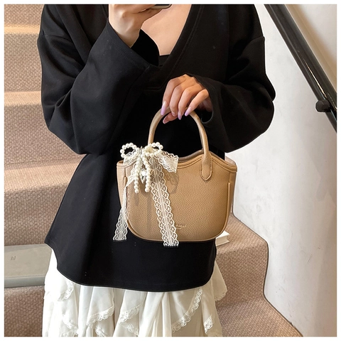 Sac à Main Femme avec Nœud en Cuir PU Litchi Sac à Bandoulière avec Charme de Künstliche Perle Élégant Petit Sac à Épaule Carré Rendez-vous