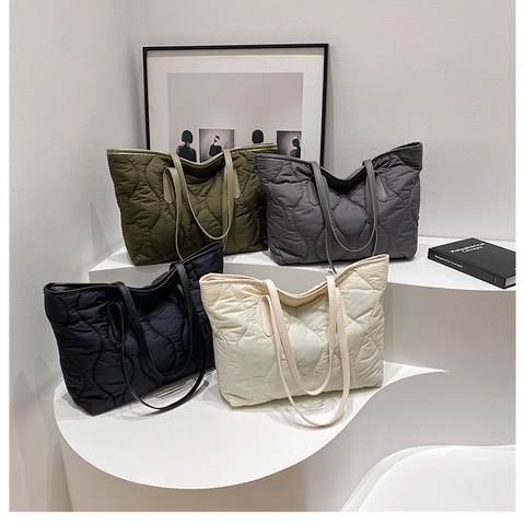 Grand Sac Fourre-tout En Nylon Matelassé Motif De Vagues Sac À Épaule Rembourré Léger Pour Femme Style Puffer Décontracté