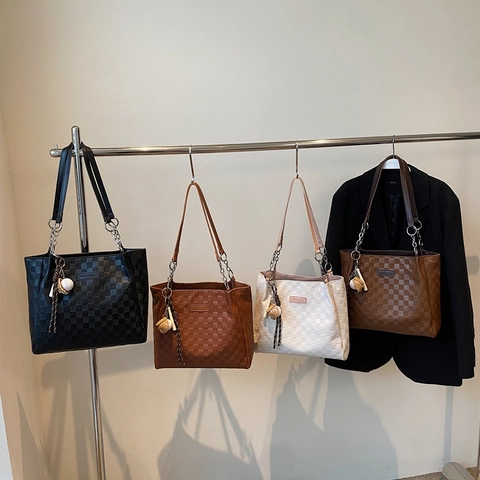 Grand Sac Cabas À Carreaux Rétro En Cuir PU Sac À Épaule Avec Bandoulière Chaîne Et Charm De Baseball Pour Femmes