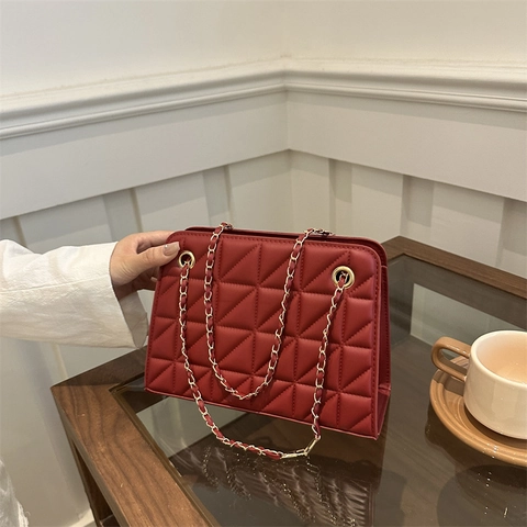 Borsa a Tracolla da Donna alla Moda con Catena Trapuntata Borsa a Tracolla Quadrata in Pelle PU Cuciture a Triangolo Moderne Borsa Versatile