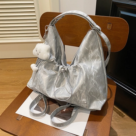 Borsa Tote Plissettata alla Moda da Donna Grande Capacità in Pelle PU Borsa a Spalla con Charm a Nuvola Borsa a Tracolla Versatile 2024