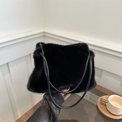 Women's Plush Faux Fur Tote Bag Solid Color Furry Underarm Shoulder Bag With Synthetic Leather Straps For Winter Autumn