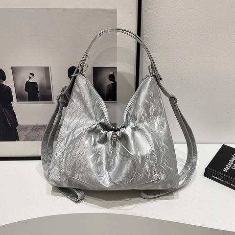 Bolso de Hombro Plisado de Gran Capacidad para Mujer de Cuero Sintético Minimalista Urbano Tote Con Colgante de Nube Color Sólido