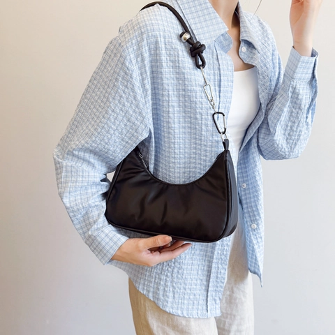 Bolso de Axila Hobo Creciente de Cuero PU para Mujer Bolso de Hombro Minimalista Street Trendy Con Correa Anudada Decoración Plata Negro