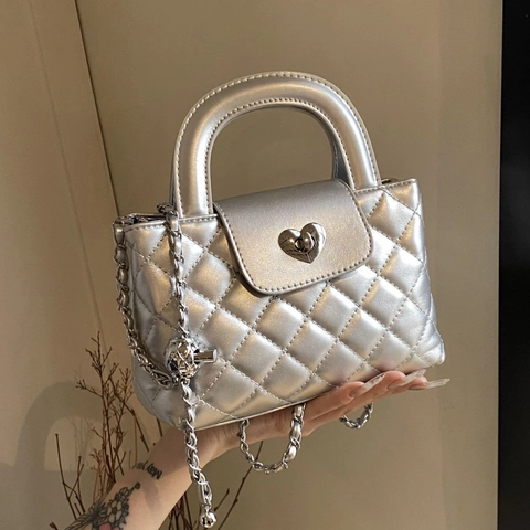 Women's Fashion Rhombic Quilted Handbag Heart Shaped Lock Chain Strap PU Leather Crossbody Shoulder Bag Black Silver Pink White