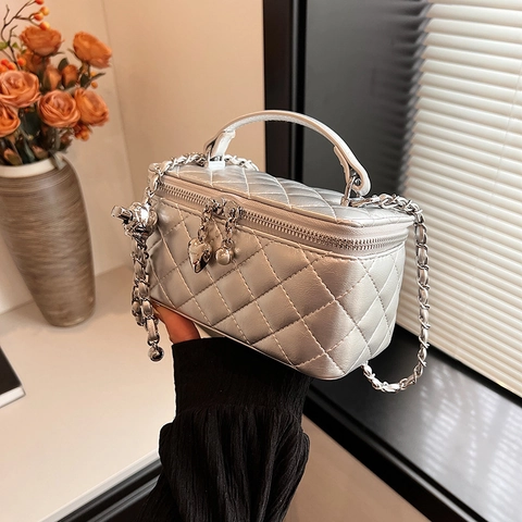Damen Gesteppte Box Schultertasche PU Leder Luxus Diamant Gitter Kette Crossbody Kosmetikkoffer Mit Herzanhänger