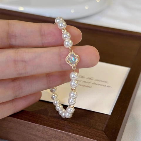 Bracciale Di Künstliche Perle Barocche Per Donne Con Pendente Quadrifoglio In Rame Elegante Stile Retrò Francese Gioielli