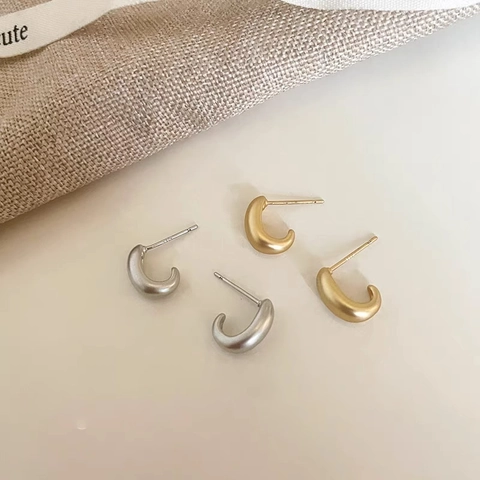 Pendientes De Botón Minimalistas En Forma De C Con Pasador De Plata De Ley 925 Cobre Mate Esmerilado Para Mujer