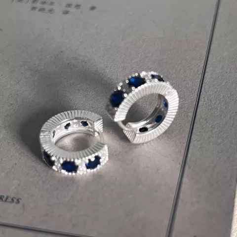 Klein Blauer Zirkonia Inlaid Kupfer Reifenohrringe Vintage Silber Huggie Ear Cuff Hip-Hop Nischenschmuck Für Damen Herren