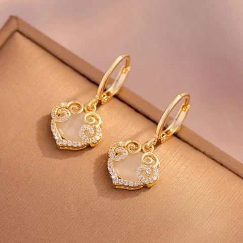 Auspicious Cloud Lock Huggie Earrings Copper Gold Plated Heart Shaped Cat Eye Stone Elegant New Chinese Style Jewelry