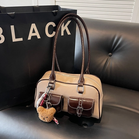 Vintage Contrast Color PU Leather Shoulder Bag For Women Multi-Pocket Underarm Handbag With Cute Bear Charm Commuter Bag