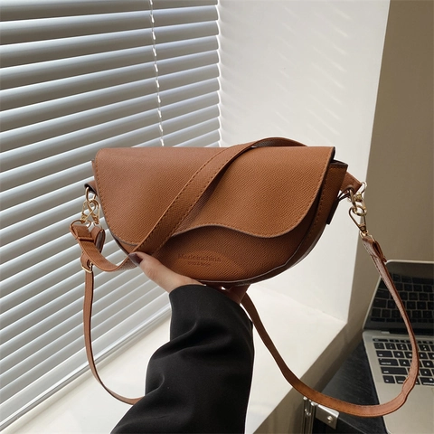 Women Retro Saddle Bag PU Leather Wave Edge Flap Adjustable Shoulder Strap Solid Color Crossbody Purse Spring Fashion
