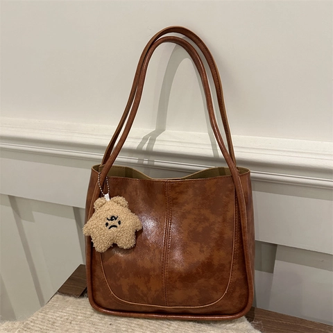 Vintage PU Leather Large Capacity Tote Bag For Women Retro Casual Shoulder Bag With Plush Pendant Urban Simple Handbag