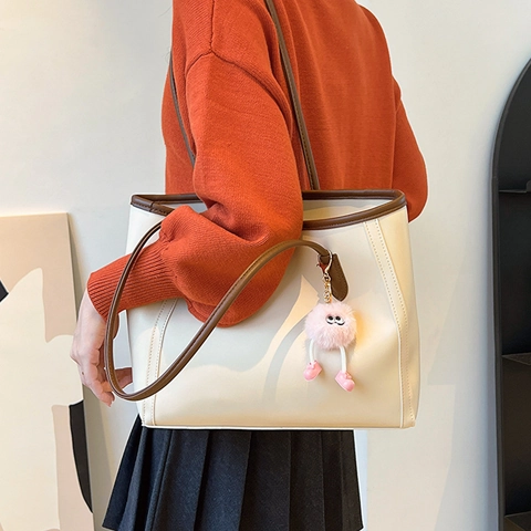 Sac Cabas En Cuir PU Pour Femmes Grande Capacité Sac À Épaule Chic Minimaliste Avec Pendentif Monstre En Peluche Rose