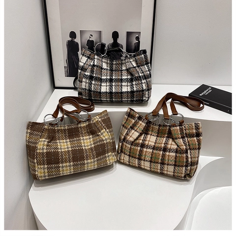 Borsa Tote Vintage In Tweed A Quadri Grande Capacità Stile Coreano Borsa A Spalla In Lana Con Anello In Metallo Donna