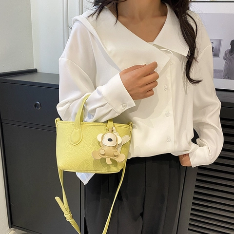 Women Mini Tote Crossbody Bag Lychee Texture PU Leather Handbag With Cute Bear Charm Minimalist Daily Purse