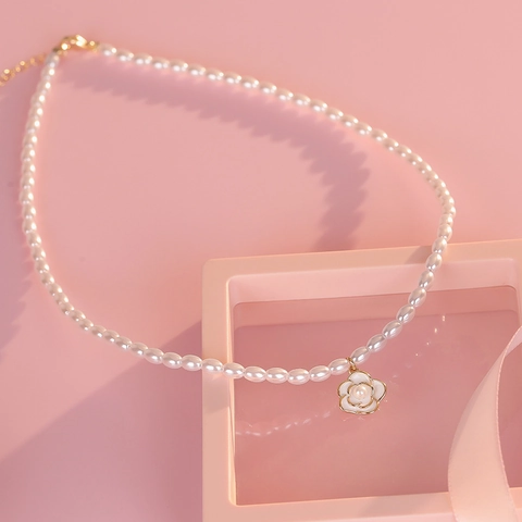 Camellia Flower Pendant Artificial Pearl Necklace For Women Elegant Enamel Jewelry Clavicle Chain Accessory