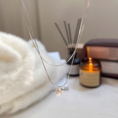 Minimalistische Doppelreihige Künstliche Perlenanhänger Halskette Versilbertes Kupfer Schlangenkette Schlüsselbein Schmuck Für Damen Eleganter Stil