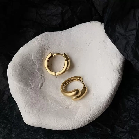 Orecchini In Rame Oro Opaco Goccia D'acqua Irregolare Geometrico Chunky Hoop Huggie Retrò Minimalista Design Di Nicchia