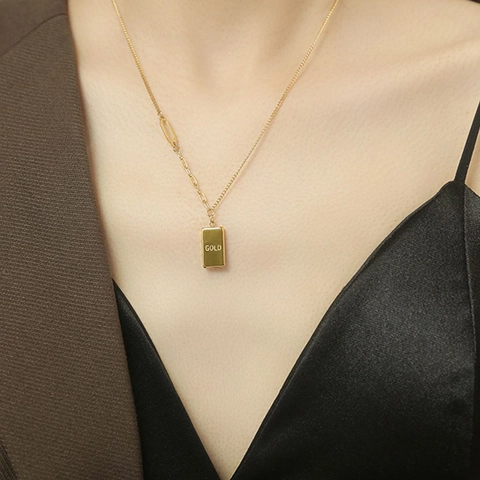 Vergoldete Kupferhalskette Asymmetrische Mischkette Rechteckiger Stabanhänger Minimalistischer Wohlstandsschmuck Für Damen