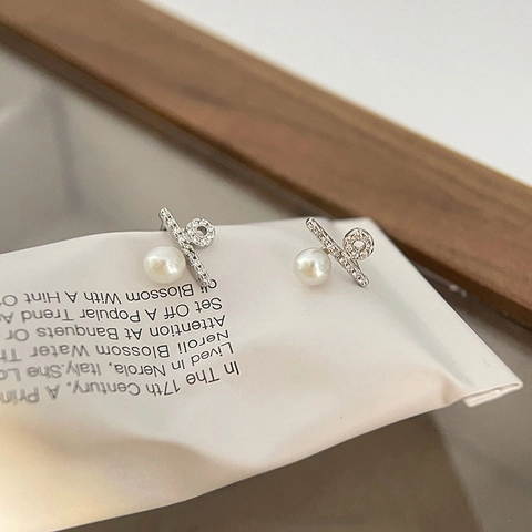 Orecchini Asimmetrici Con Simbolo Di Percentuale Con Perla Artificial E Zircone Rame Perno In Argento Chic Personalizzato
