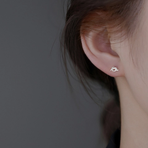 Pendientes De Botón Con Nudo De Corazón Irregular Minimalista Diseño De Nicho Joyas De Cobre Con Poste De Plata 925