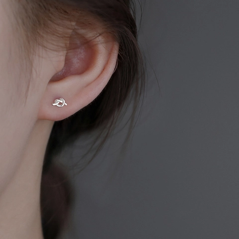 Pendientes De Botón Con Nudo De Corazón Irregular Minimalista Diseño De Nicho Joyas De Cobre Con Poste De Plata 925