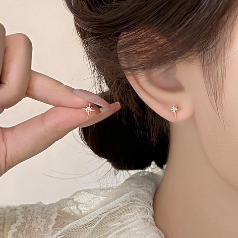 Stervormige Oorknopjes Koper Met Zirkoon Prachtige Sierlijke Minimalistische Goudkleur Mode Sieraden Voor Vrouwen