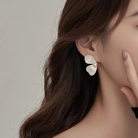Frosted Petal Stud Earrings With Artificial Pearl Copper Flower Jewelry And 925 Sterling Silver Earring Post French Vintage Style