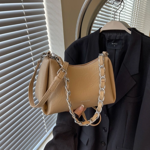 Women Fashion Pleated PU Leather Shoulder Bag With Silver Metal Chain Minimalist Street Trend Underarm Crossbody Bag