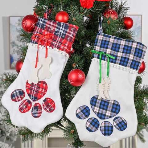 Paw Shaped Christmas Stocking Plaid Plush Pet Theme Gift Bag With Wooden Fish Bone Pendant Fireplace Hanging Xmas Decor