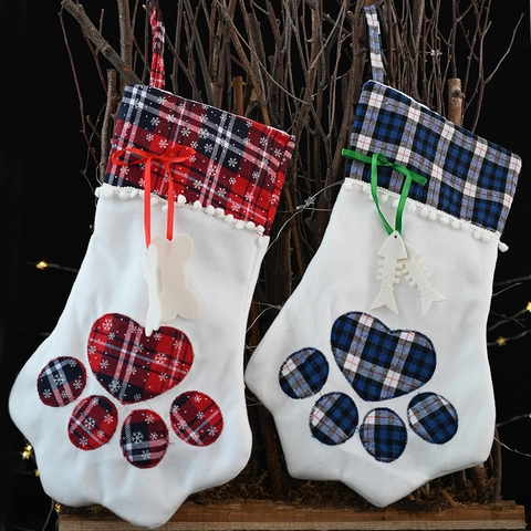 Paw Shaped Christmas Stocking Plaid Plush Pet Theme Gift Bag With Wooden Fish Bone Pendant Fireplace Hanging Xmas Decor