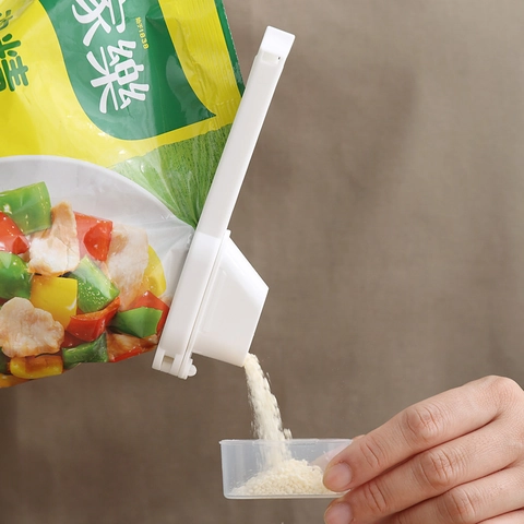 Food Bag Sealing Clip With Pour Spout White PP Plastic Moisture Proof Fresh Keeping Clamp For Kitchen Snack Storage