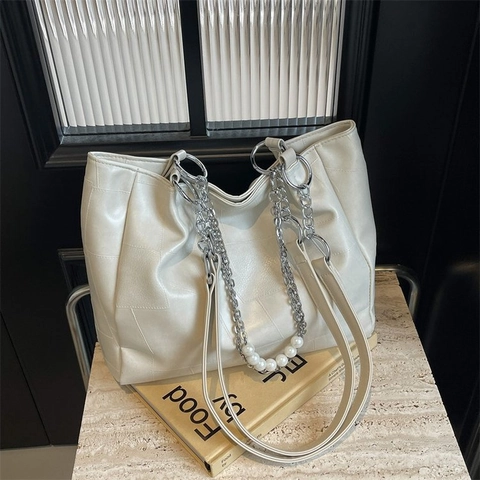Women Large Capacity Tote Bag PU Leather Quilted Geometric Stitching Silver Chain Artificial Pearl Decoration Shoulder Handbag