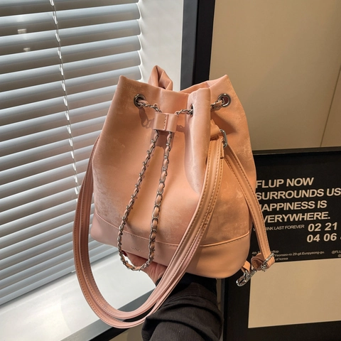 Sac Seau Mode Femme en Cuir PU Surpiqûre Cordon Chaîne Sac à Bandoulière Femme Sac à Dos Voyage Quotidien