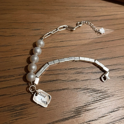Bracelet Sweet Artificial Pearl Stitching En Cuivre Argenté Avec Étiquette Good Luck Bijoux Style Ins Pour Femmes Réglable