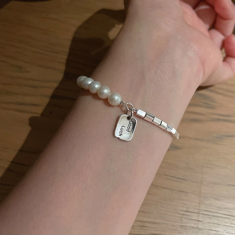 Bracelet Sweet Artificial Pearl Stitching En Cuivre Argenté Avec Étiquette Good Luck Bijoux Style Ins Pour Femmes Réglable