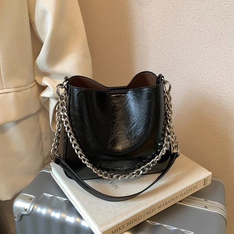 Borsa a Secchiello da Donna in Pelle PU Vintage Con Catena d'Argento Grande Capacità Borsa a Spalla e Tracolla per Lavoro Quotidiano