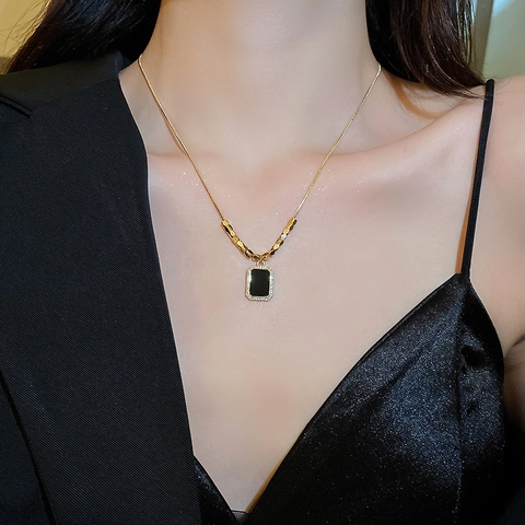 Collana Con Pendente In Rame Placcato Oro Con Pietra Rettangolare Nera E Strass Bianchi Catena Da Clavicola Donna