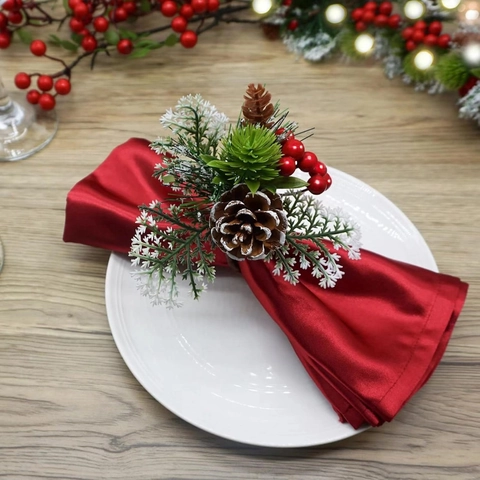 Weihnachten Serviettenringe Künstliche Kiefernadeln Kiefernzapfen Rote Beeren Xmas Tischdekoration Rustikale Hotel Dining Zubehör