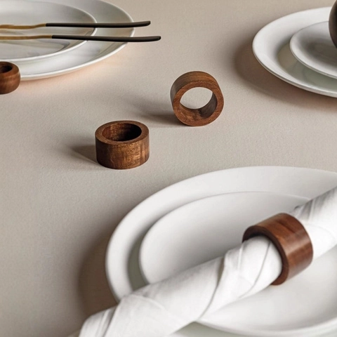 Portatovaglioli In Legno Massello Venature Naturali Rotondo Minimalista Marrone Scuro Decorazione Tavola Da Pranzo Per Ristorante Hotel Casa